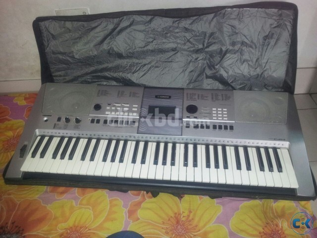 Yamaha PSR e413 with Bag and Adapter URGENT  large image 0