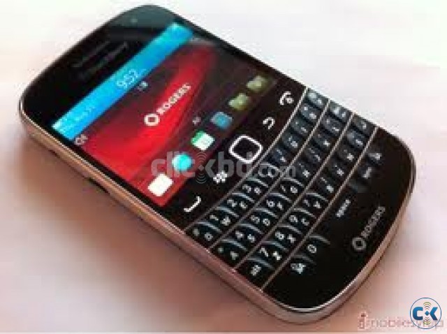 brand new con blackberry 9900 BLACK 1 month used with all ac large image 0