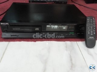 PHILIPS HIGH END STERIO CD PLAYER WITH REMOTE .