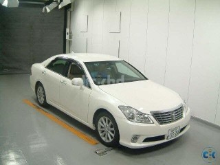 Toyota Crown royal saloon