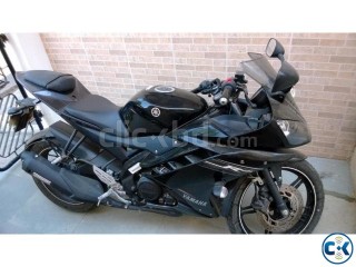 yamaha r15 v2 black silver color in a very good condition