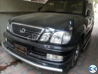 1999 Toyota land cruiser V8 black color