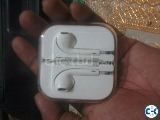 Apple IPHONE 5 headphone like new