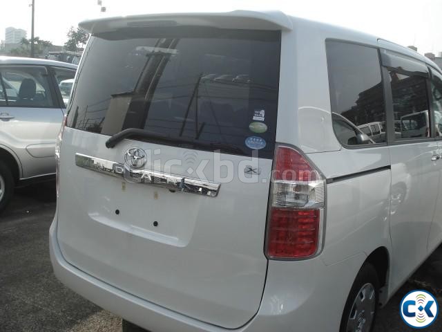 Toyota Noah X 2DP large image 0