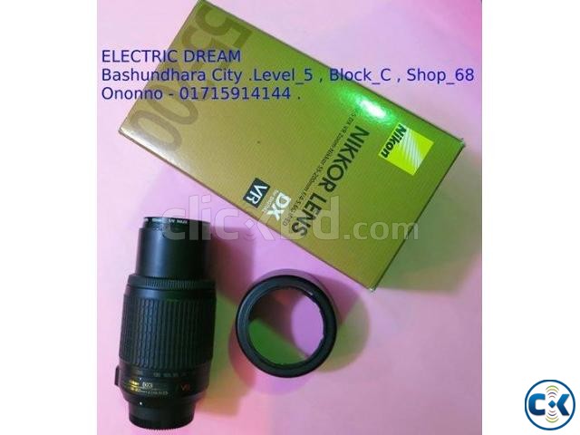 NIKON 55-200mm Lens with hood . large image 0