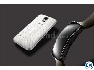 Brand New Samsung Galaxy S5 Gear Fit Seal Pack With 2 Year