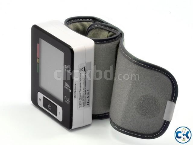 Digital Wrist Blood Pressure and Pulse Monitor large image 0