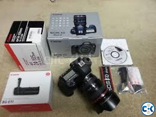 Canon EOS 5D Mark III 22.3 MP Full Frame CMOS with 1080p Fu large image 0