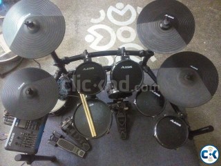 Alises DM10 Studio Kit Professional with Tama Speed Cobra