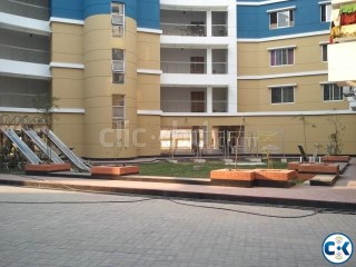 3 Bed Second Floor Flat near CMH for rent 
