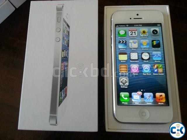 Almost brand new iPhone 5 white 16gb large image 0