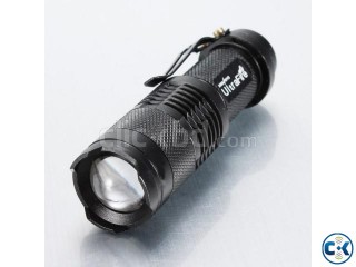 300 Lumen Zoomable LED Flashlight Torch