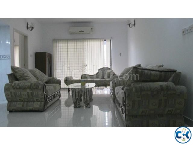 fully furnished well decorated flats for rent at baridhara large image 0