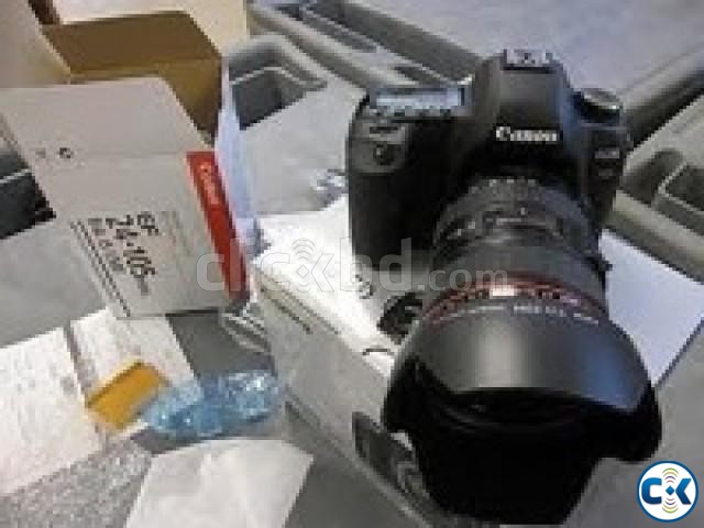 Canon EOS 5D Mark III 22.3 MP Digital Camera - Black - Body large image 0