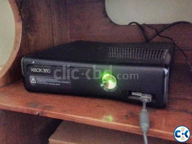 Xbox 360 Slim 250GB 2 controllers 2 games  large image 0