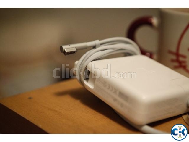 macbook pro charger 60 w large image 0
