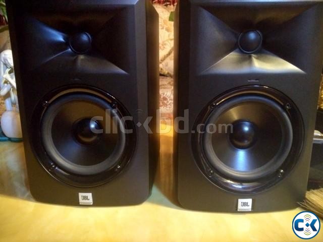 JBL LSR 305 studio monitor large image 0