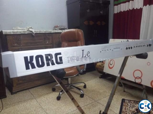 KORG -Triton Le large image 0