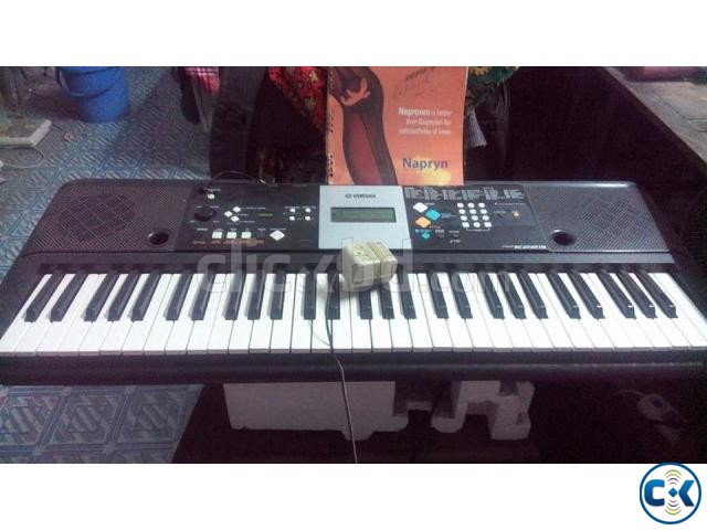 YAMAHA PSR E223 61 KEYS PIANO KEYBOARD large image 0