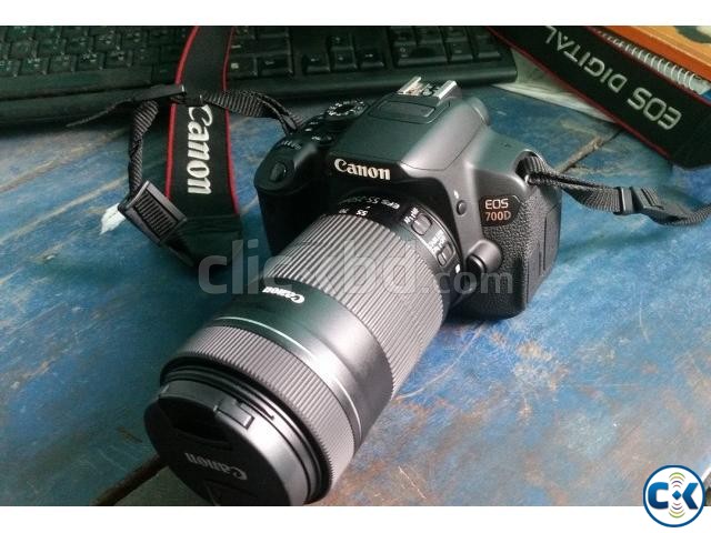 Canon EOS 700d with EFS 55-250mm IS STM Zoom lens New. large image 0