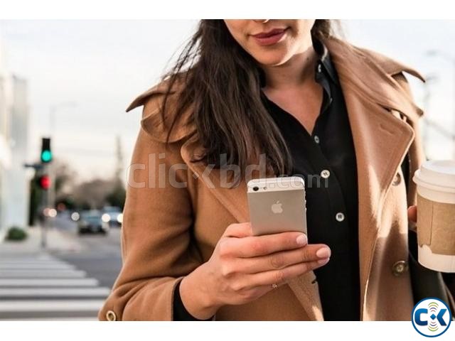 Brand New Apple iphone SE 64GB Sealed Pack 1 Yr Warranty large image 0