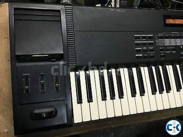 Like new roland xp 50 keyboard large image 0