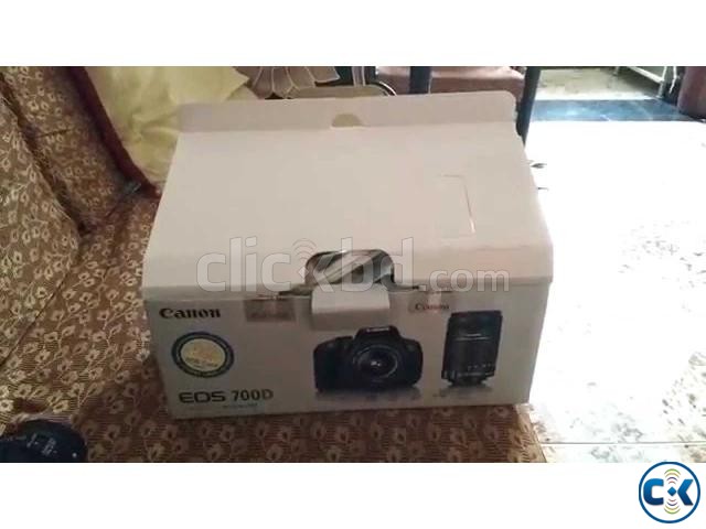 Canon EOS 700D DSLR 18MP Camera with 18-55mm Lens large image 0