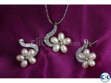 Flower Design Pearl Pendant Set