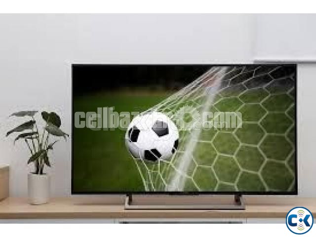 Sony Bravia 43X7500E smart flat screen television has 4K large image 0