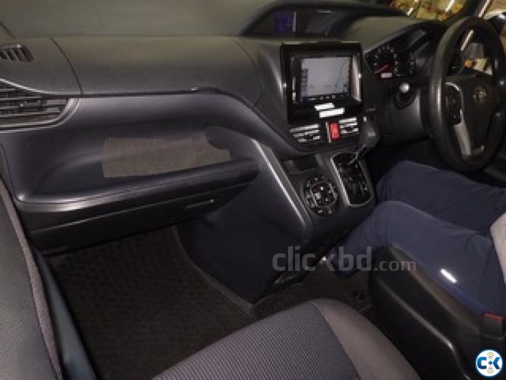 Toyota Noah 2014 large image 0