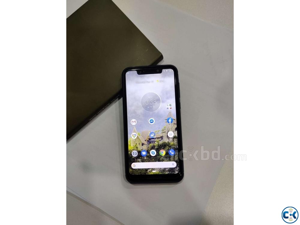 Motorola One large image 0