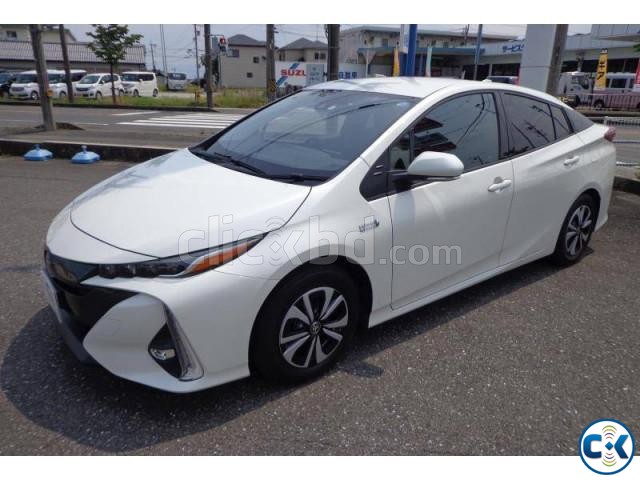 Toyota Prius Plug-In Hybrid 2017 White S Navi Package  large image 0