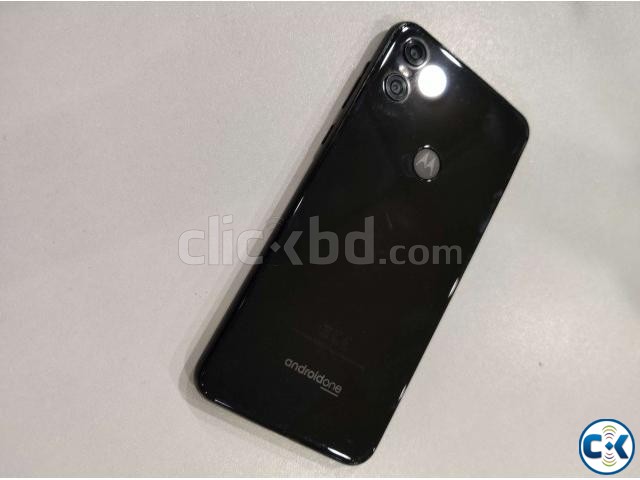 Motorola One large image 0