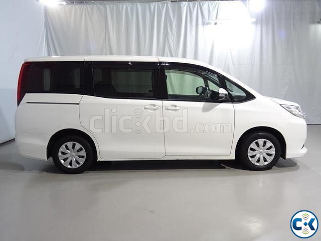 toyota noah x hybrid large image 1