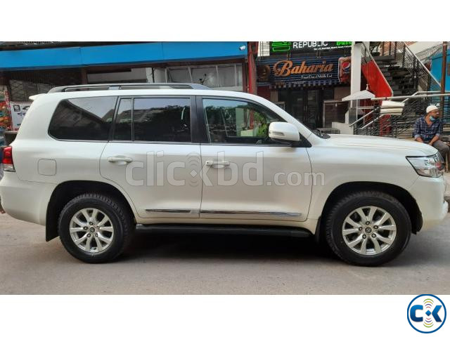 Toyota Land Cruiser VX V8 2016 large image 1