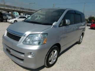 2006 NOAH X LIMITED LOADED WID SUNROOF MOONROOF