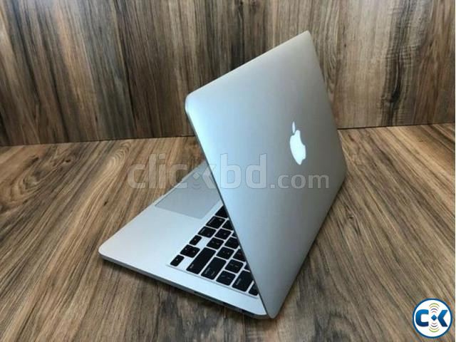 Apple MacBook Pro 13 Retina Display Core i7 16GB Ram 512GB large image 2