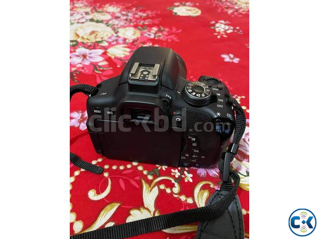 DSLR Camera large image 2