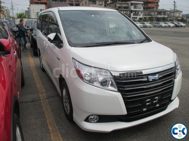 Toyota Noah 2016 Hybrid large image 0