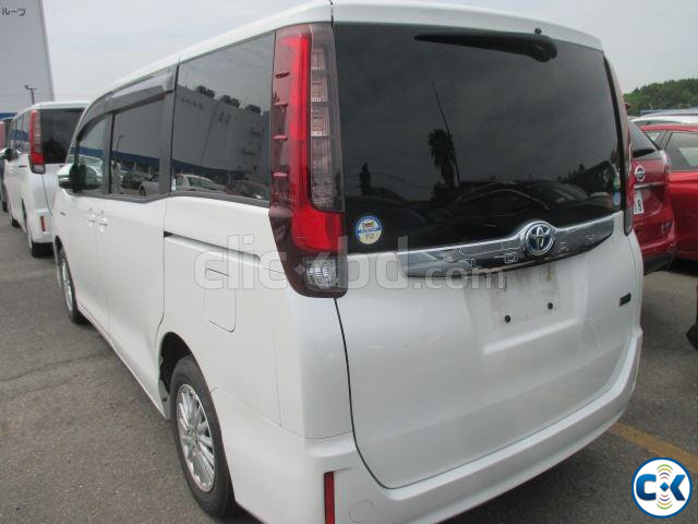 Toyota Noah 2016 Hybrid large image 1