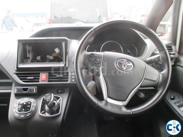 Toyota Noah 2016 Hybrid large image 3