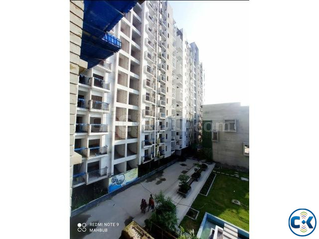 1530 sft almost ready flat Bashundhara R A large image 2