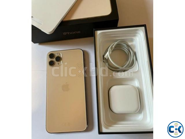 100 New Apple iPhone 11 Pro Max 256GB Gold large image 0