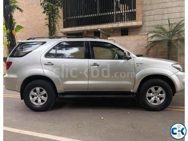 FORTUNER V 2006 large image 2