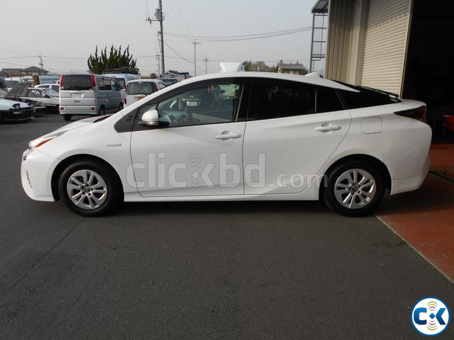 Toyota Prius S 2018 large image 2