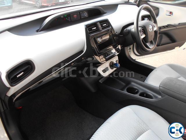 Toyota Prius S 2018 large image 3