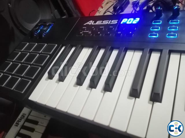 Midi keyboard large image 1