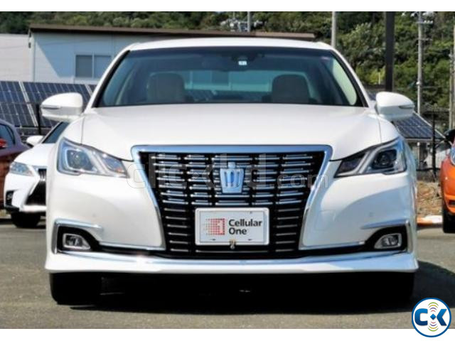 TOYOTA CROWN 2017 PEARL ROYAL SALOON large image 0