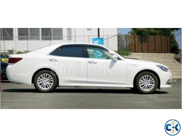 TOYOTA CROWN 2017 PEARL ROYAL SALOON large image 3