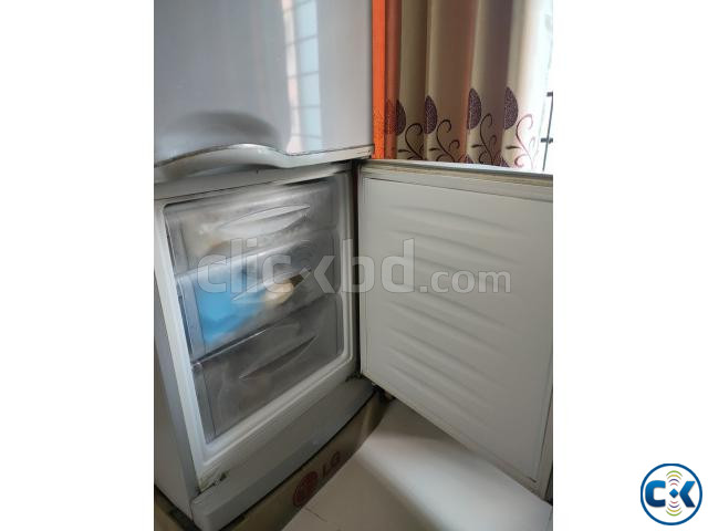LG bottom freezer refrigerator large image 3